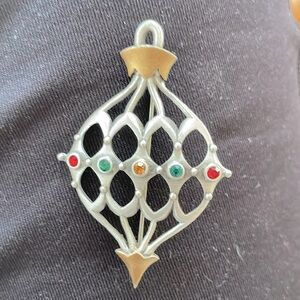 J J Pewter Christmas Ornament Brooch with Multicolor Faceted Colored Stones.